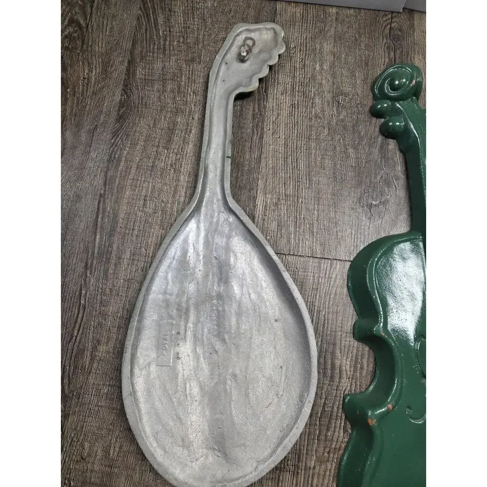VINTAGE Green Royal Cast METAL WALL HANGINGS- 1 VIOLIN AND 1 MANDOLIN